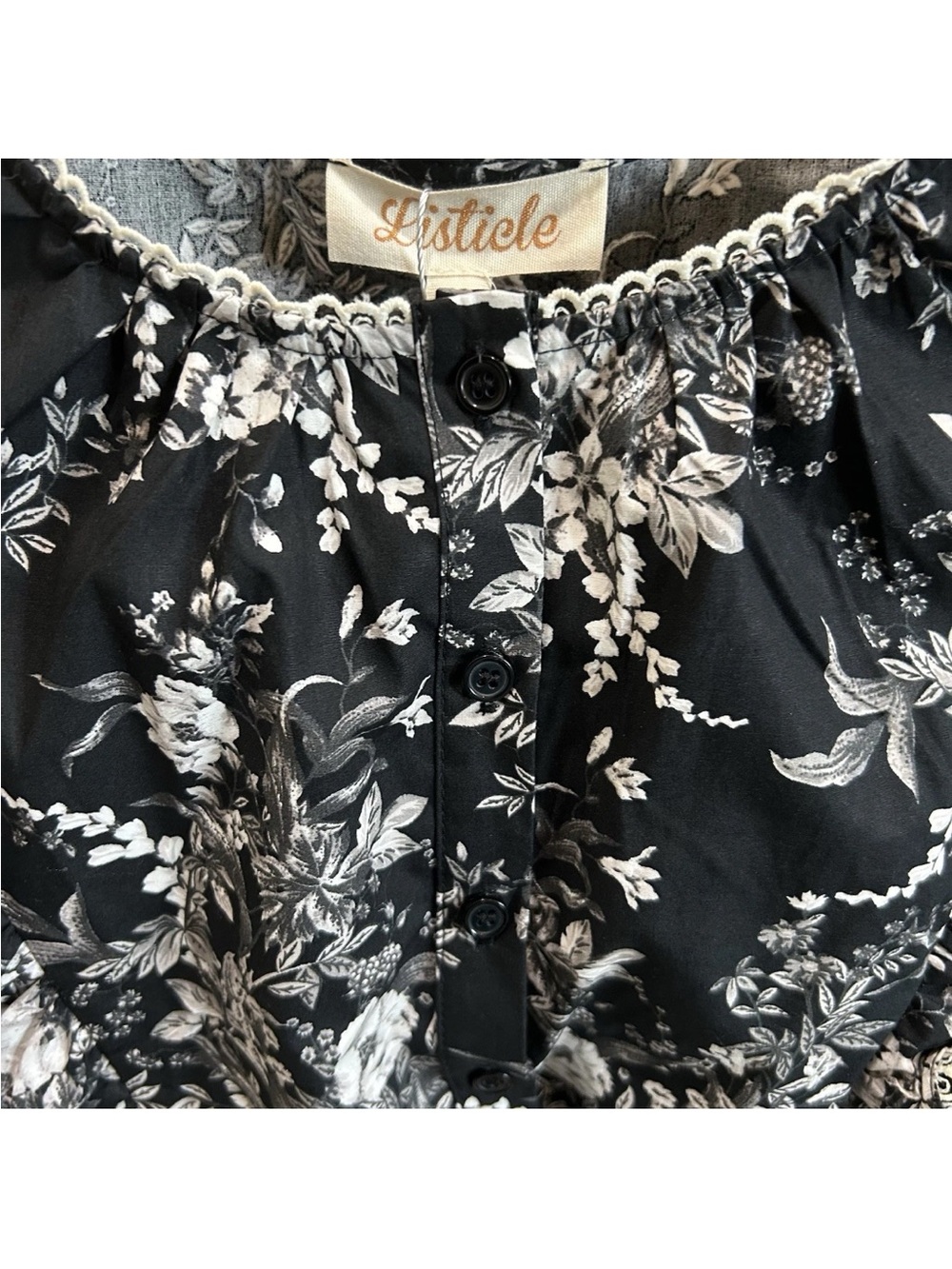 Listicle Women's Black Floral Print Babydoll Blouse Size L NWT Ruffle Coquette - Picture 6 of 7